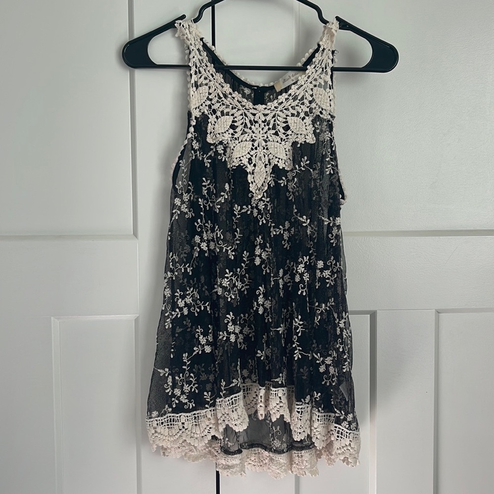 Altar’d State Black & White Lace Tank w/ Appliqué | Medium